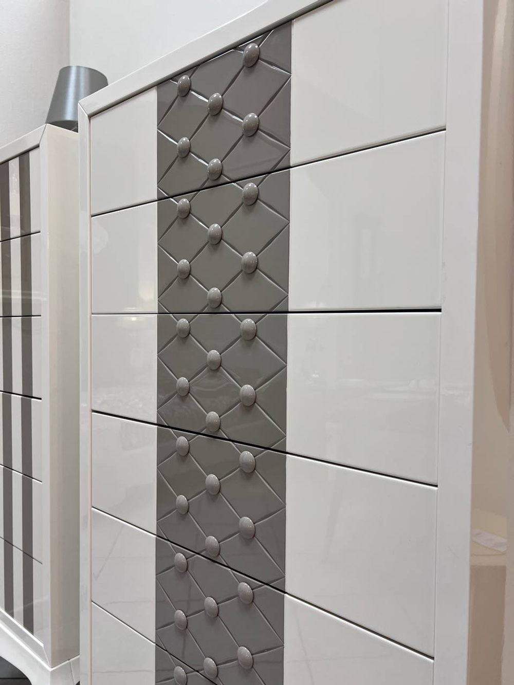 AMURA Комод 6 ящ.(70*145) 98% GLOSS/CAPITONE