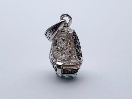 Ладанка из серебра/Чернение/С подвижным ухом/Со вставкой из красного фианита/Семистрельная