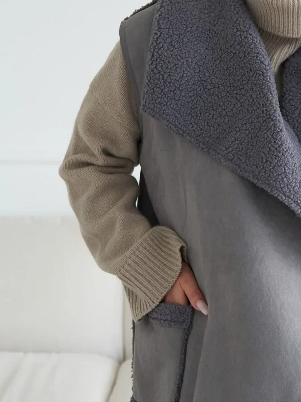 Жилетка удлиненная меховая оверсайз