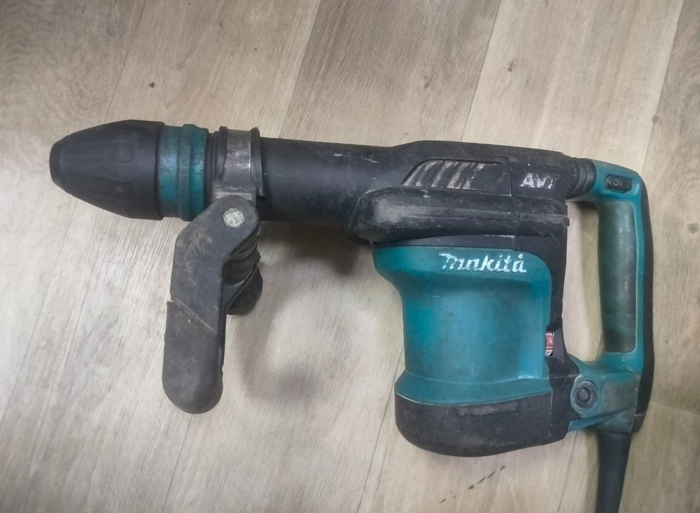 Отбойный молоток makita HM0871C