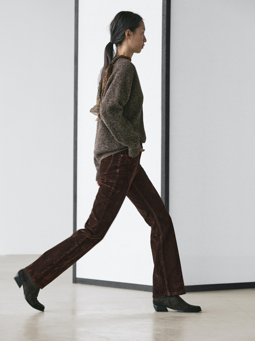 Massimo Dutti Джинсы bootcut с высокой талией и флокированным узором, шоколадный