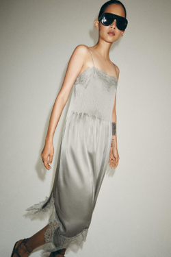 ZARA ПЛАТЬЕ МИДИ С КРУЖЕВОМ — ZW COLLECTION, МЯГКИЙ СЕРЫЙ