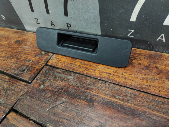 Ручка крышки багажника Mercedes GL GLS (X166), ML GLE (W166)  Б/У Оригинал A1667500493