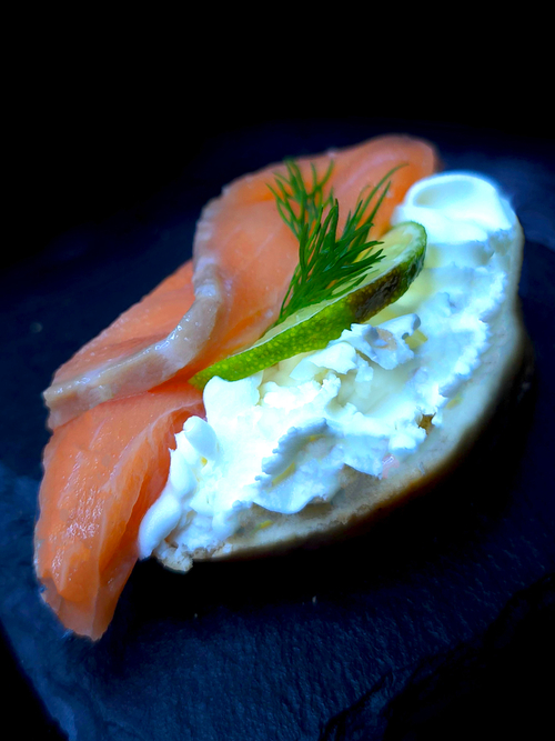 Брускетт с семгой и сыром Креметта