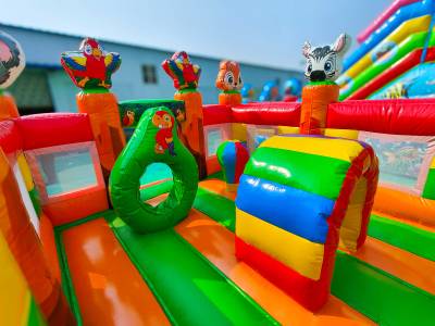 Коммерческий надувной батут «Попугайчики 2» без горки, размер 4*4*2,6 м