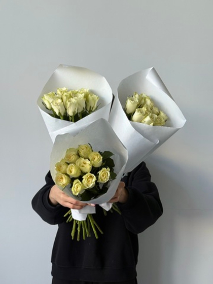 Охапка одноголовой розы в белом оттенке 10 шт