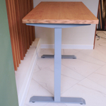 Регулируемый компьютерный стол Motor UP с регулировкой по высоте — столешница МДФ дуб европейский