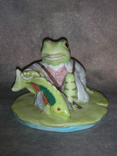 Статуэтка. Фарфор. Мистер Джереми Фишер поймал рыбу. Royal Doulton. Англия