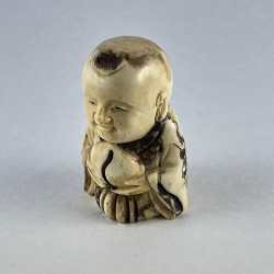 Статуэтка нэцкэ Ребенок Карако с большим персиком