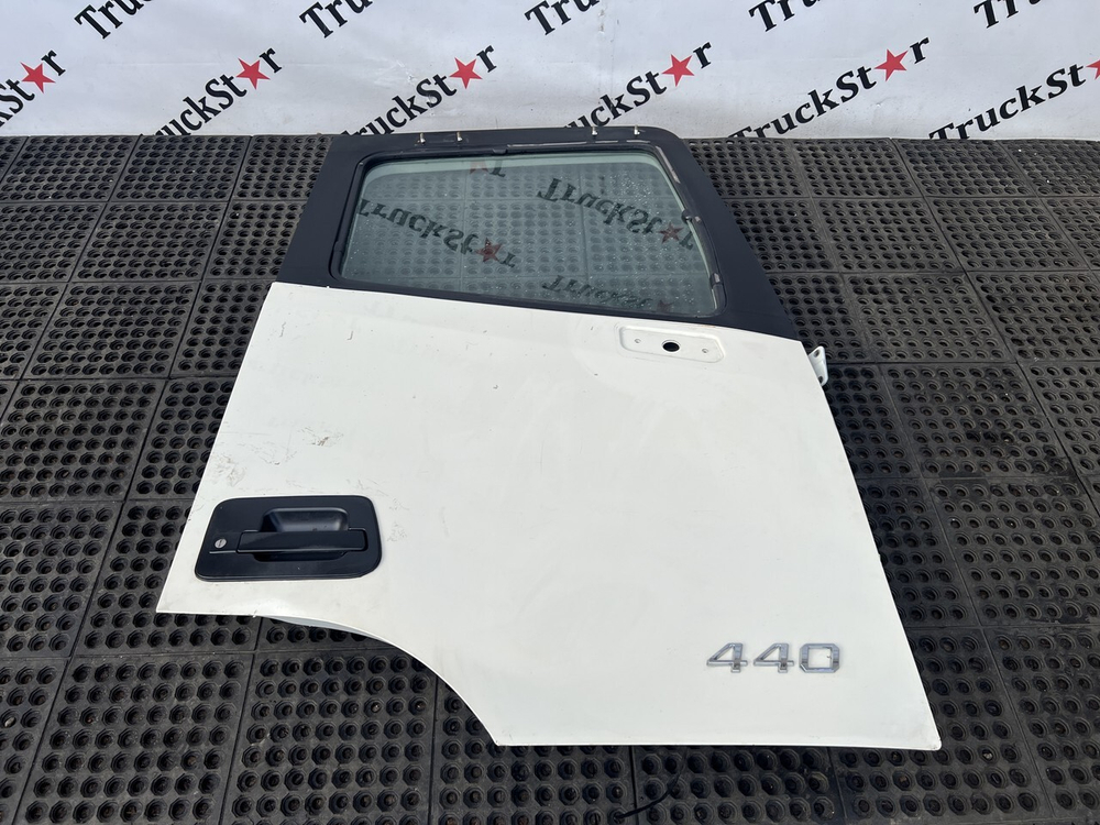 Дверь правая в сборе 2023г