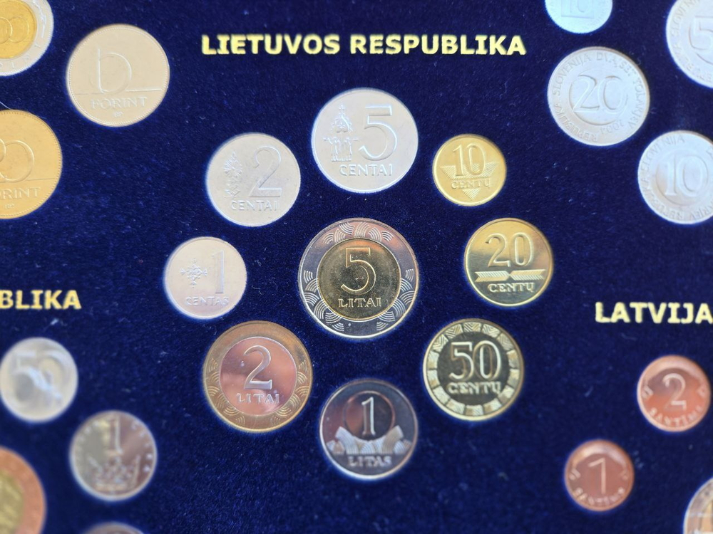 Europe. Circulation Coins of 10 New EU Nations — A Historical Collection by the Royal Dutch Mint