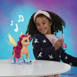 Hasbro My little Pony. Май Литл Пони на роликах с микрофоном