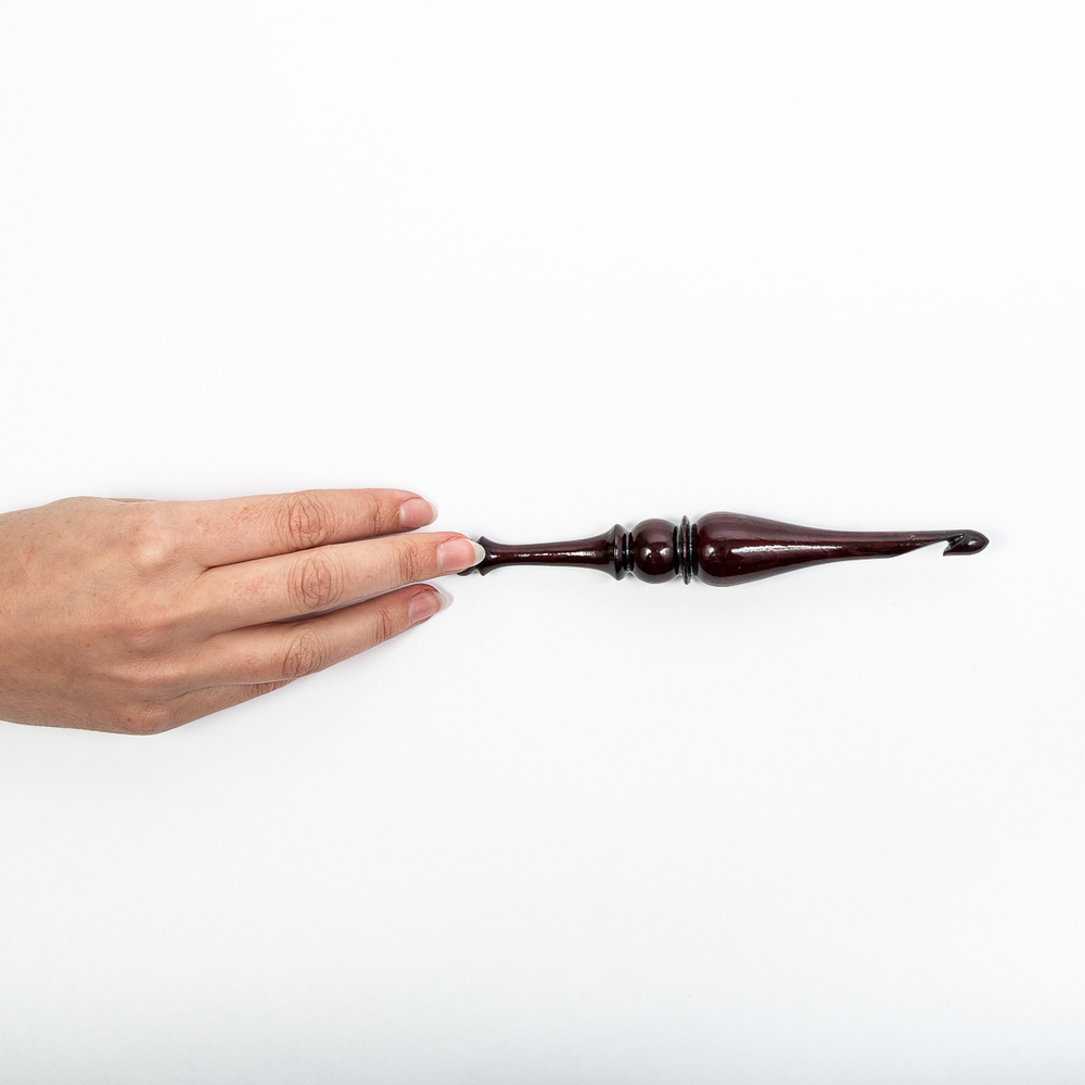 Деревянный крючок для вязания из древесины кедра 8 мм. K204