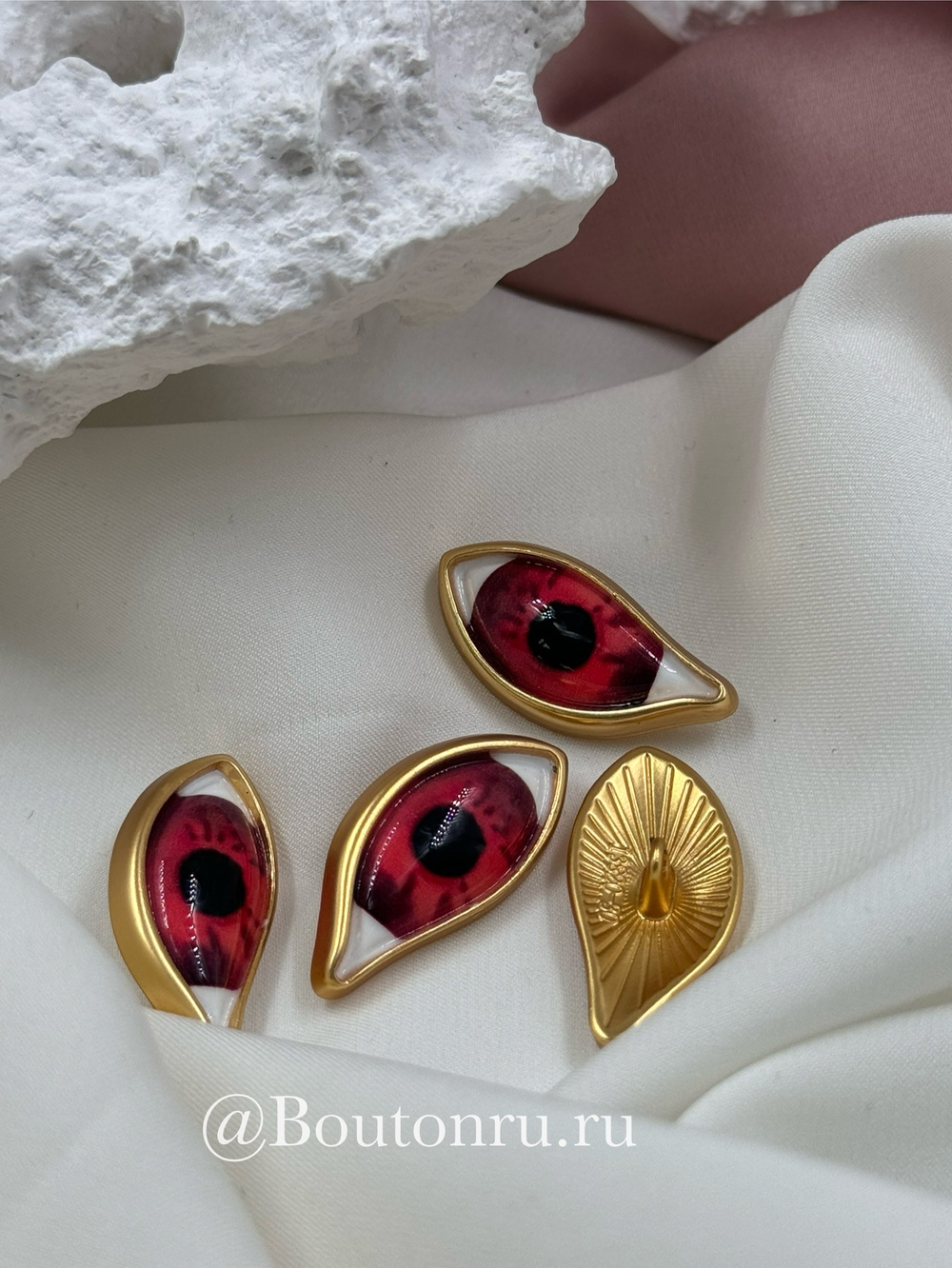 Пуговицы золотистые Скиап. "Глаз" с красным зрачком