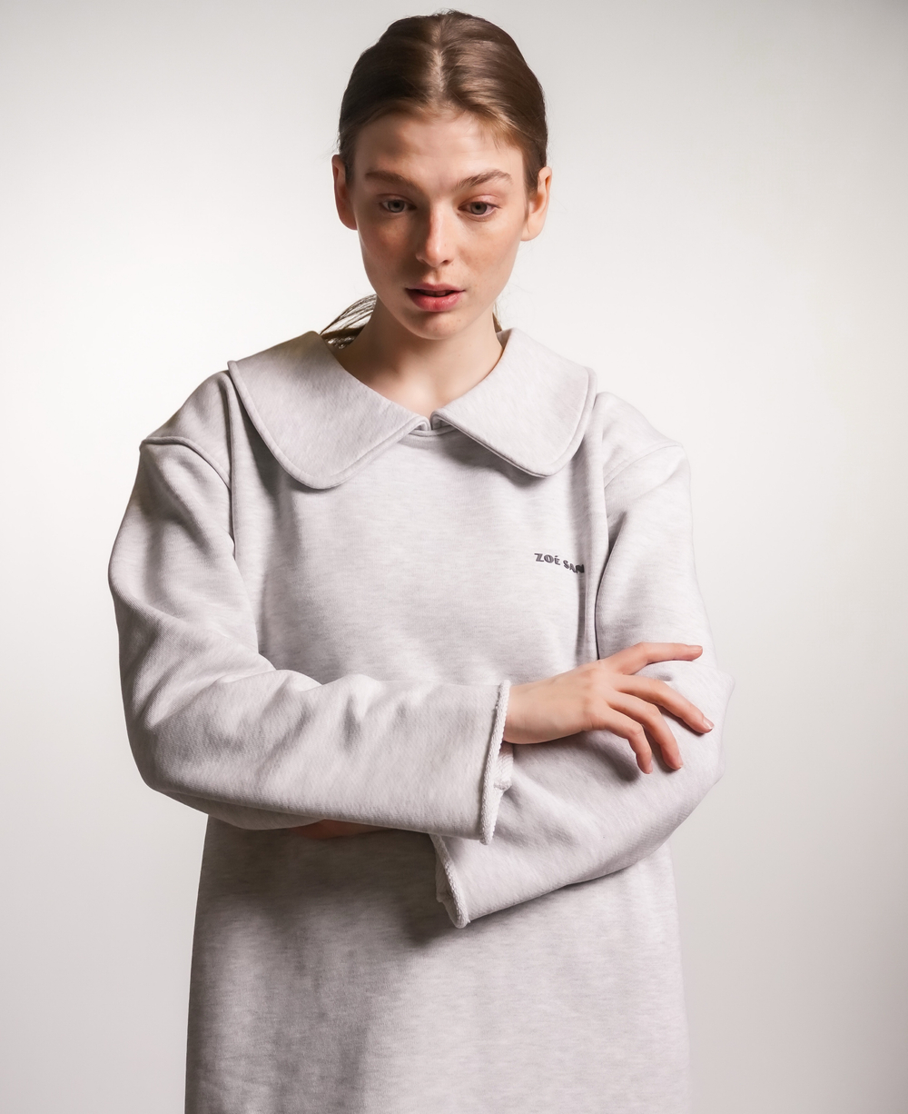 Платье прямого кроя с круглым воротником из плотного футера без начеса, светло-серый меланж