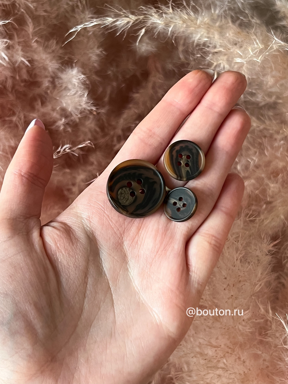 Пуговицы коричневые матовые с черными прожилками на прокол13