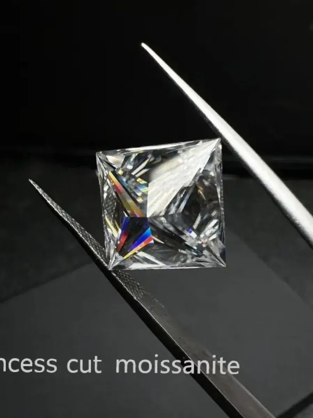 Муассанит принцесса 4×4мм 0.4сt