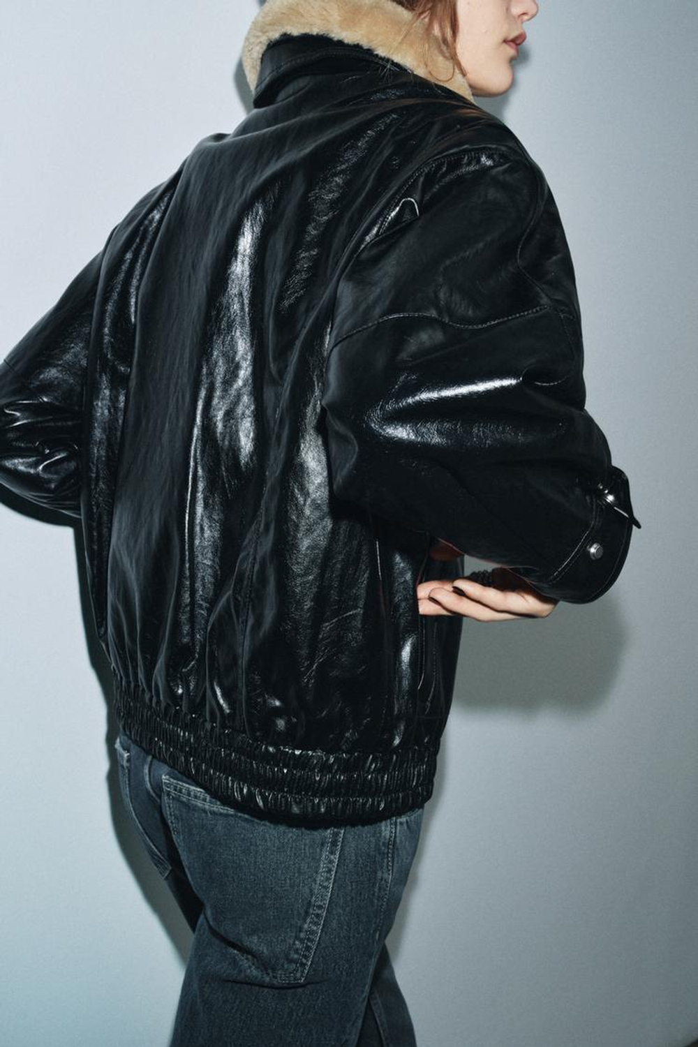 ZARA КУРТКА С ВОРОТНИКОМ ИЗ ИСКУССТВЕННОГО МЕХА — ZW COLLECTION, ЧЕРНЫЙ