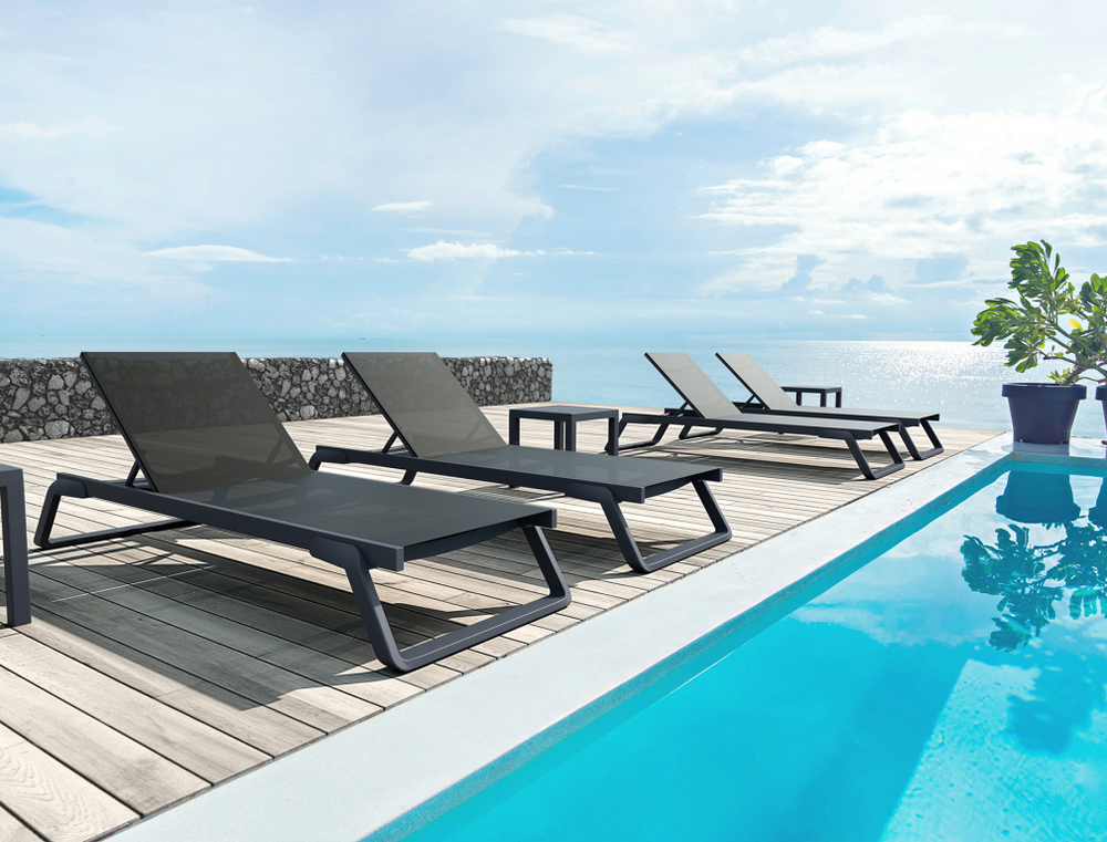 Шезлонг-лежак металлический Siesta Contract Tropic, черный, темно-серый