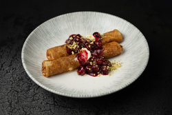 Блины с творожным кремом и вишней