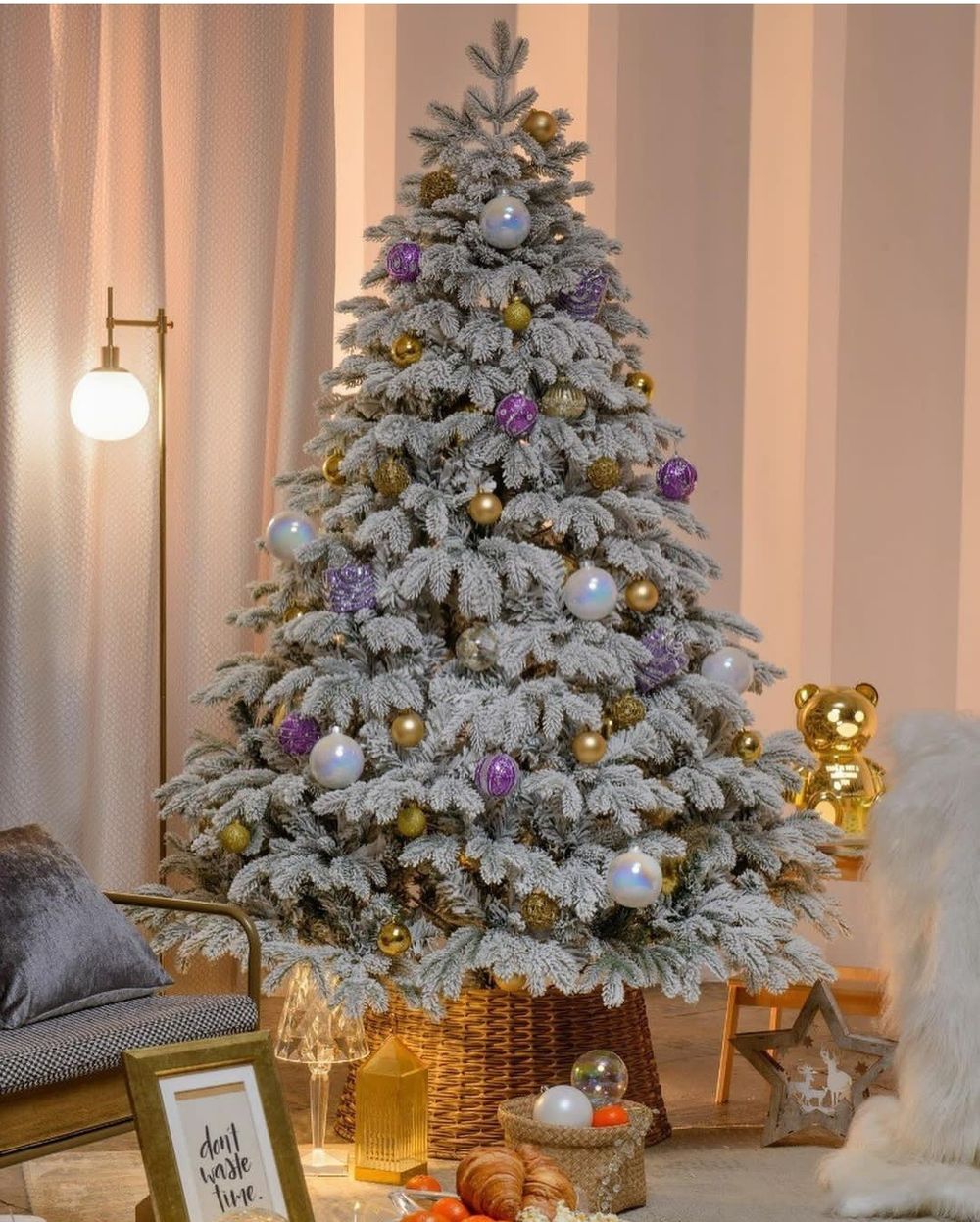 Заснеженная елка с гирляндой «Камчатская» теплый свет (Литая+пвх) 150 см / 1,5 м