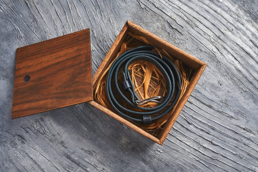 Ремень из текстурной итальянской кожи, цвет «грозовой», хромированная пряжка