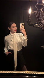 Блуза из обнимающего шелка в жемчужном