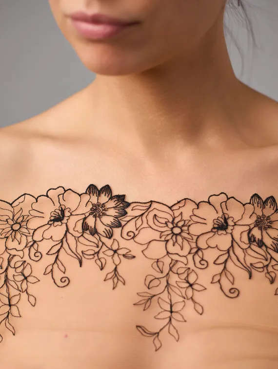 05-167 Вышивка на неэл. сетке 21 см, насыщенно-бежевый/черный (левая)