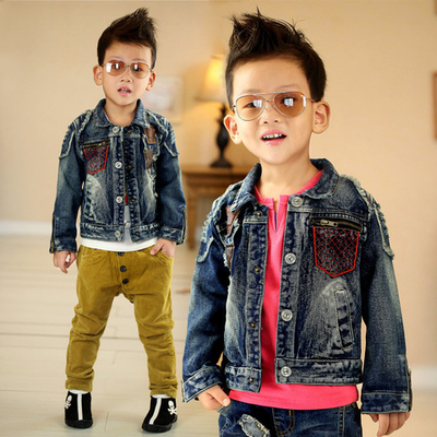 Пиджак джинсовый с декоративными заплатками и цветными швами