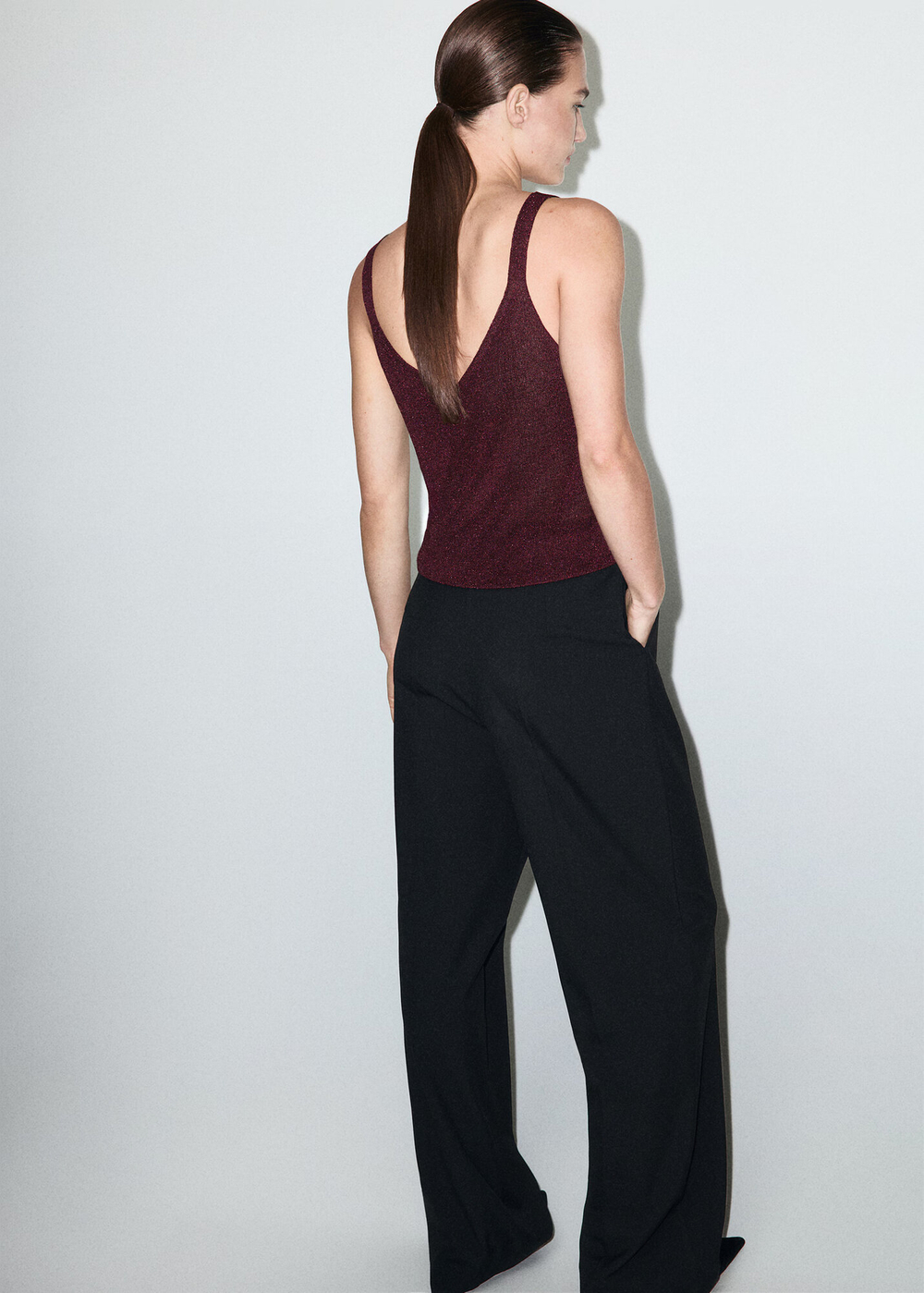 Трикотажный топ из люрекса с V-образным вырезом