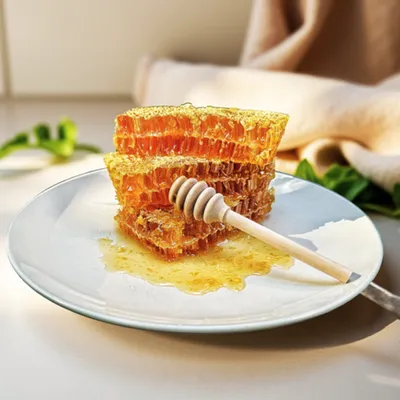 Фотография Мед цветочный в сотах натуральный /250 гр купить в магазине Афлора