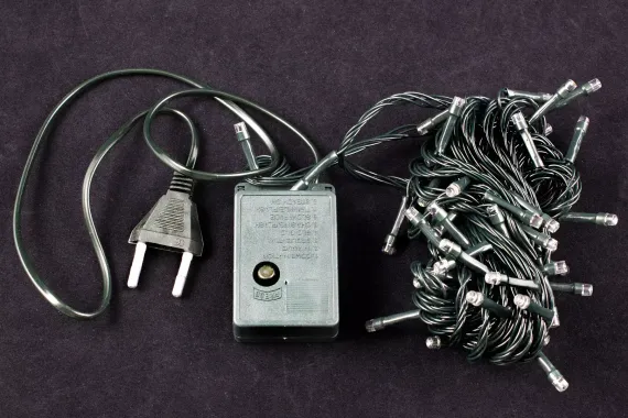 Светодиодная нить 6 м., 220V, 60 холодных белых LED ламп, контроллер, черный провод, Winner Light (w.01.5B.60-)