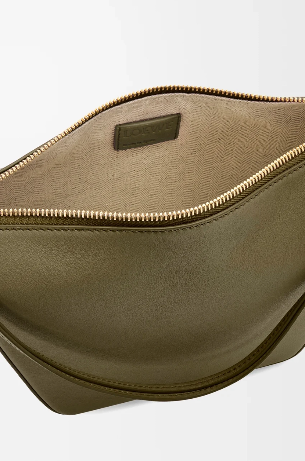 Loewe Мини сумка-хобо Hammock из классической телячьей кожи, темный хаки