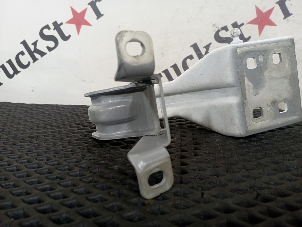 Петля крышки инструментального ящика 2023г