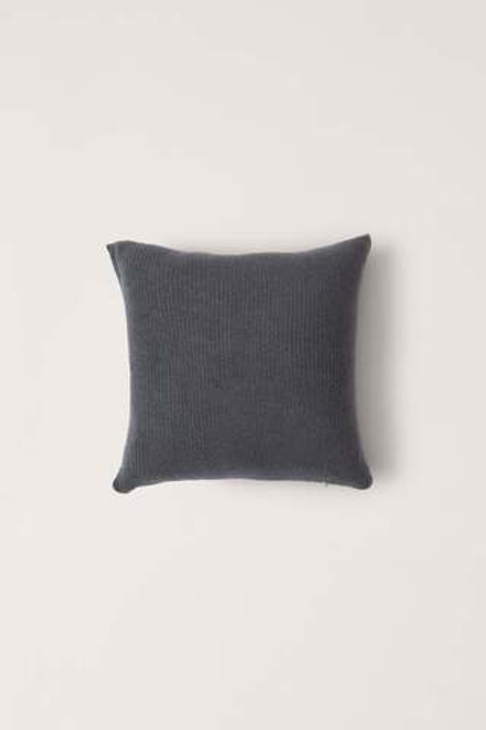 Подушка декоративная 45х45см Barefoot Dreams Ribbed темно-серая