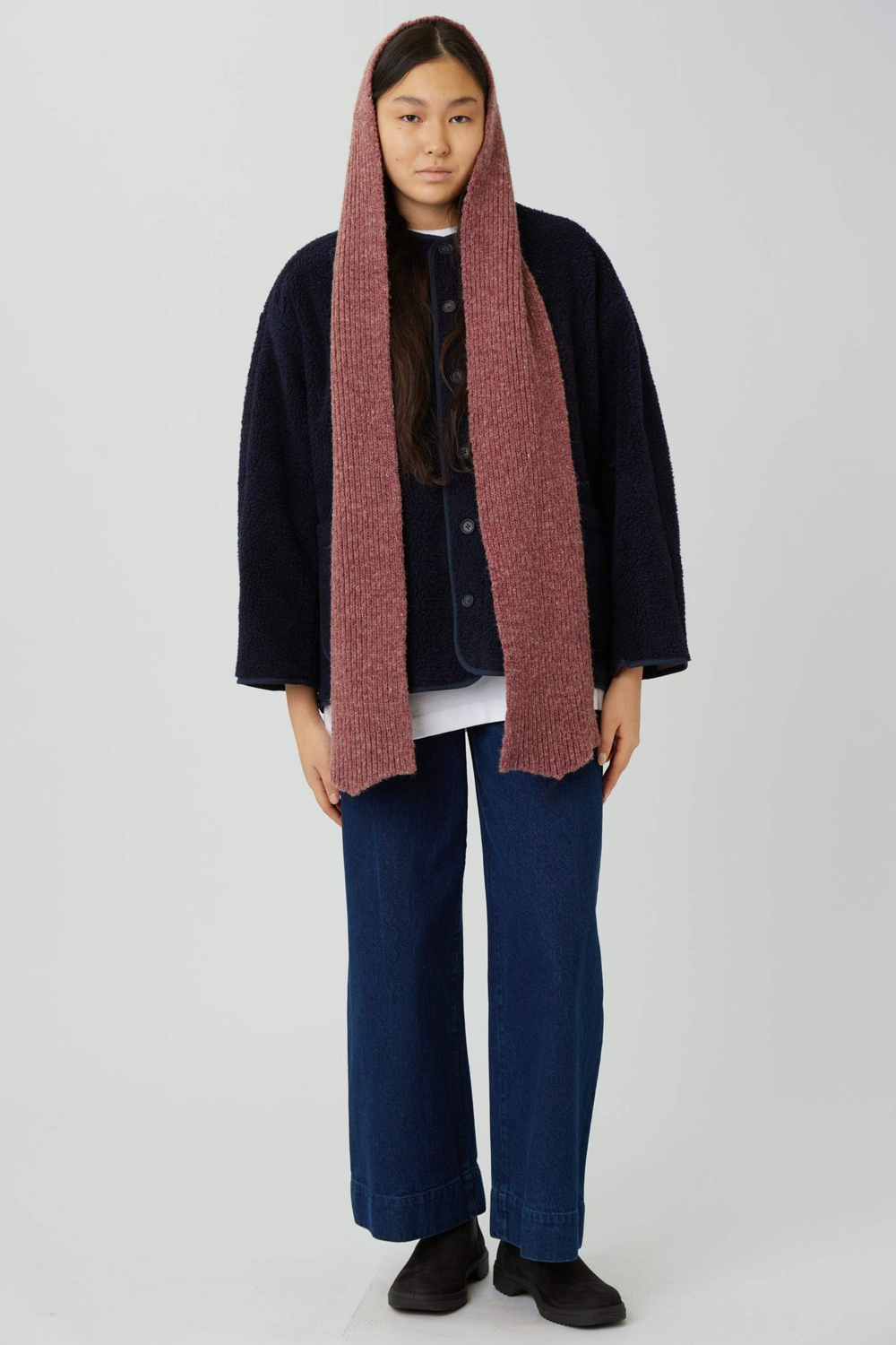 Шарф с капюшоном брусничного цвета