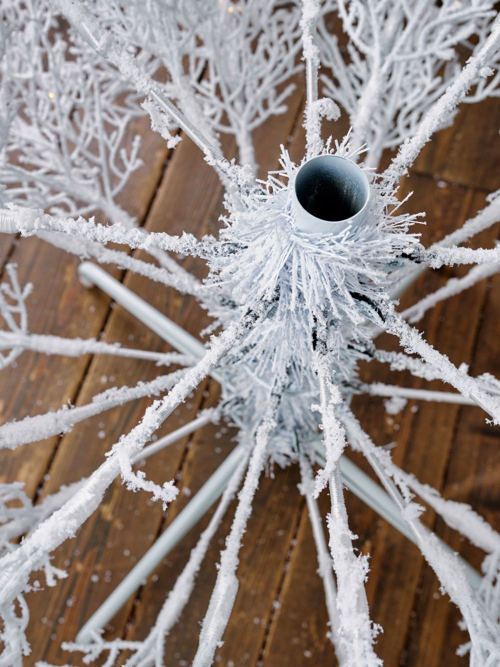 Искусственная белая елка с гирляндой встроенной «Normandia» Нормандия (коралловые ветки) от 2,1 м до 2,4 м