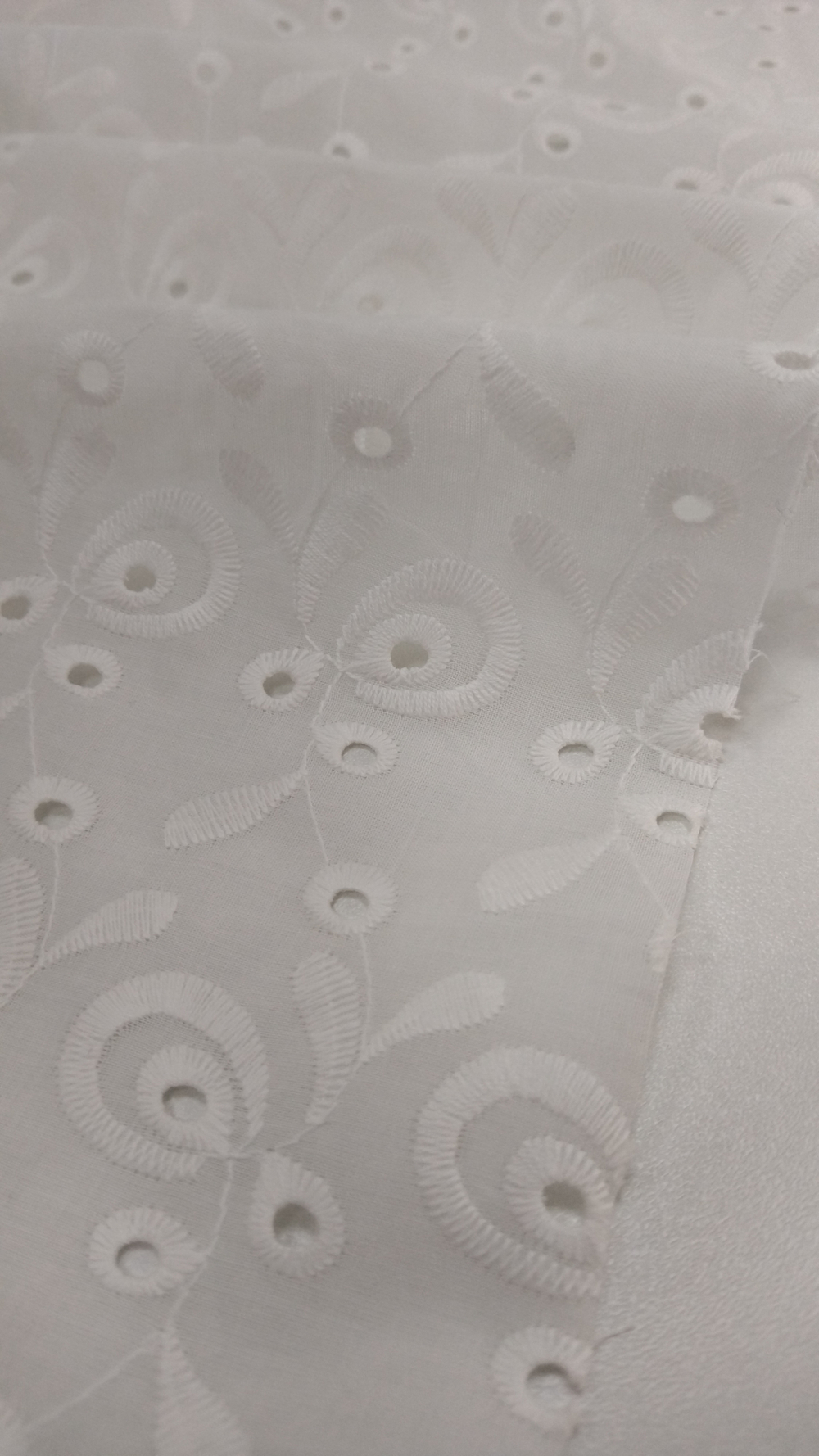 Шитье хлопковое с фестонами.