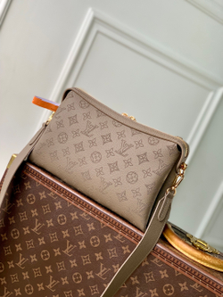 Louis Vuitton Hand It All PM