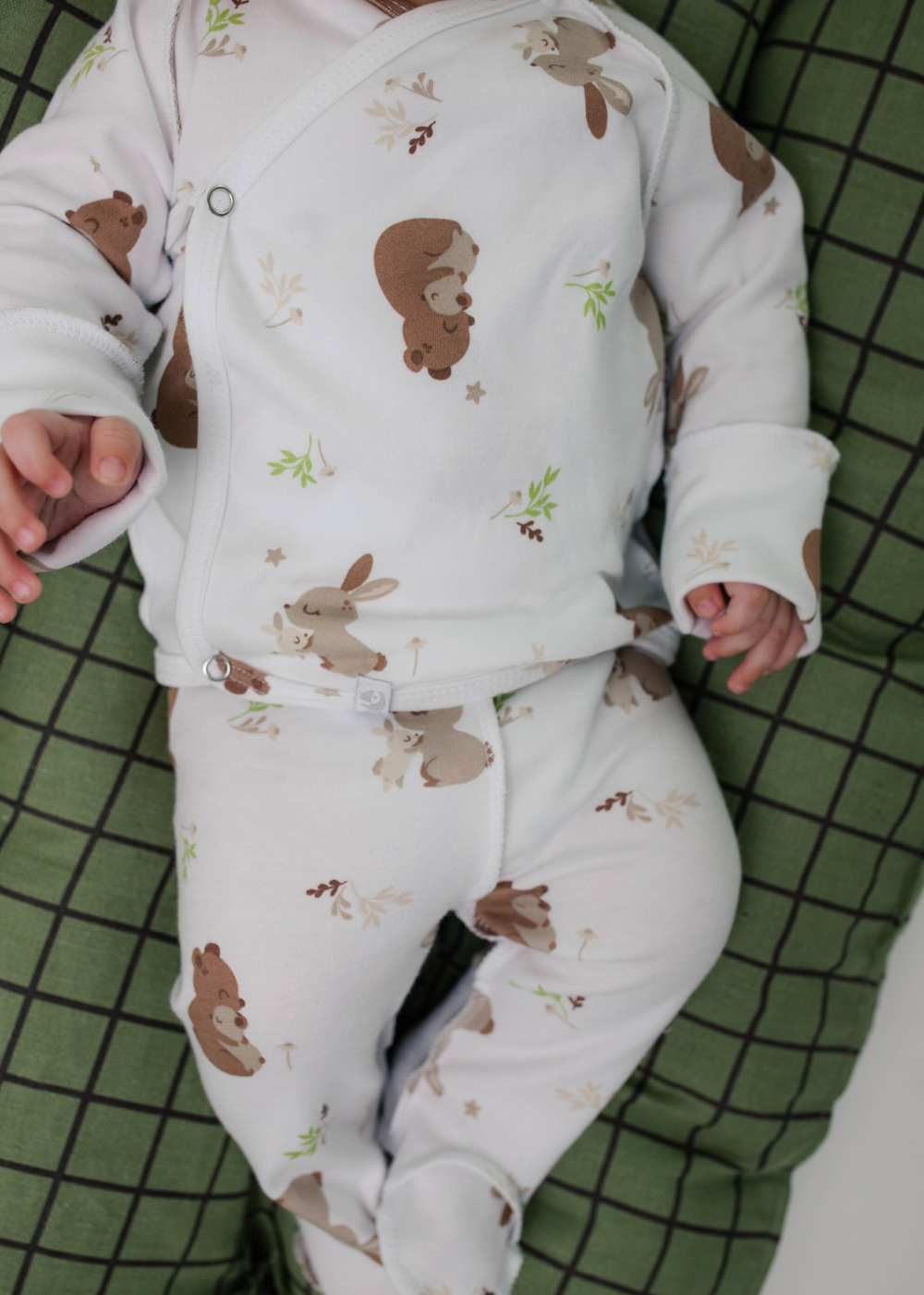 Комплект одежды из 3 предметов распашонка-ползунки-чепчик (нежные объятия)