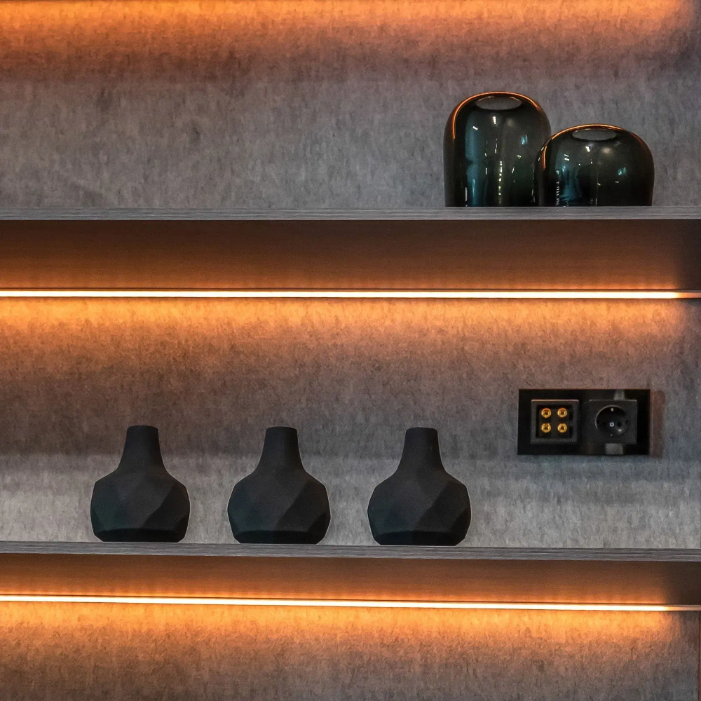 Рамка из  стекла на 2 поста Favorit черный W0021108