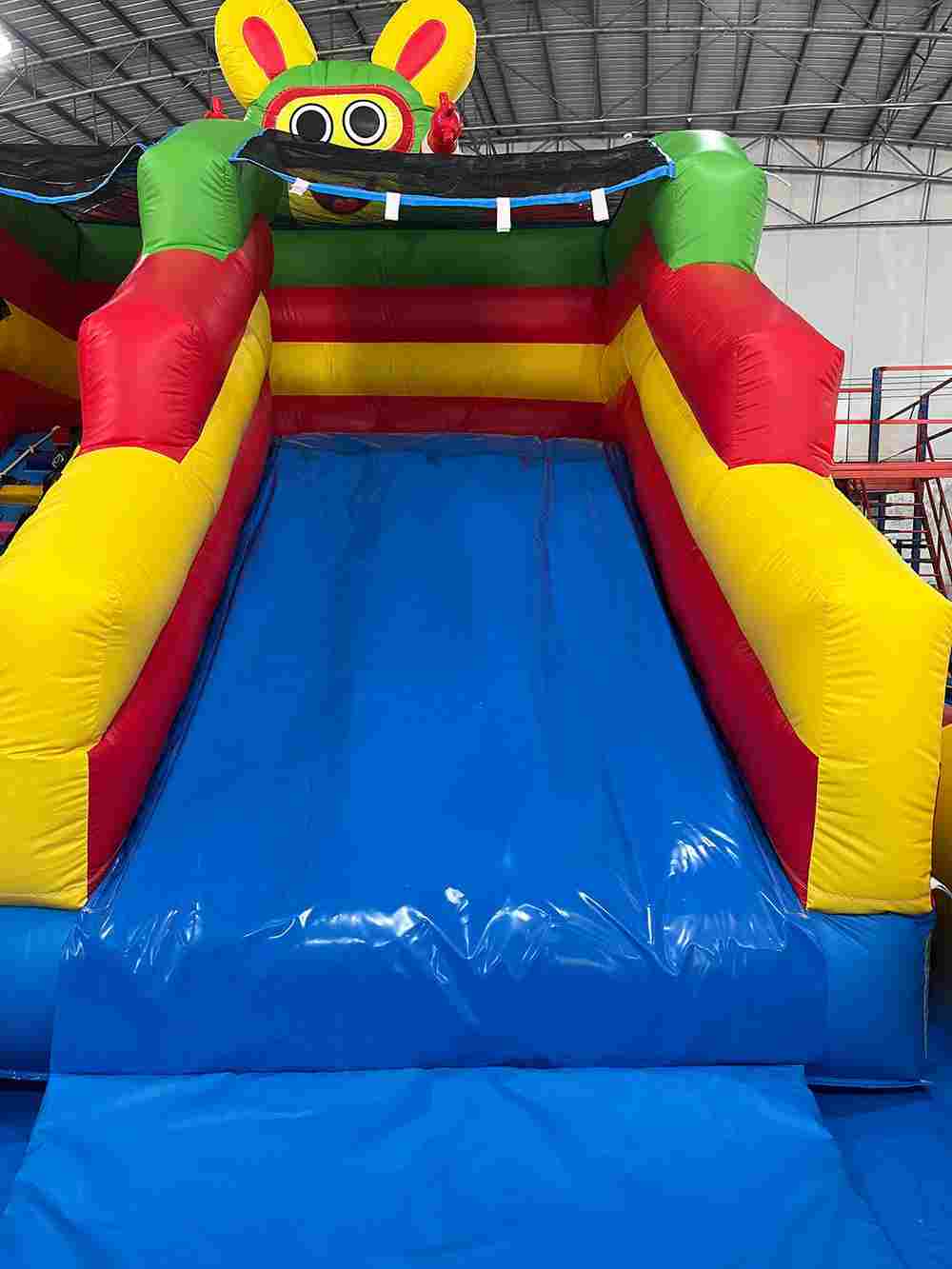 Надувная водная горка с бассейном «Аквамонстро мини» 4*4*4 м