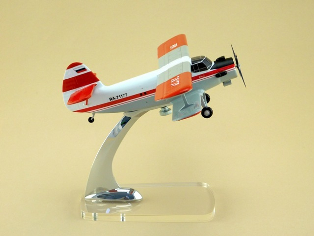 Модель самолета Ан-2 (М1:72, Краснокутское ЛУГА)
