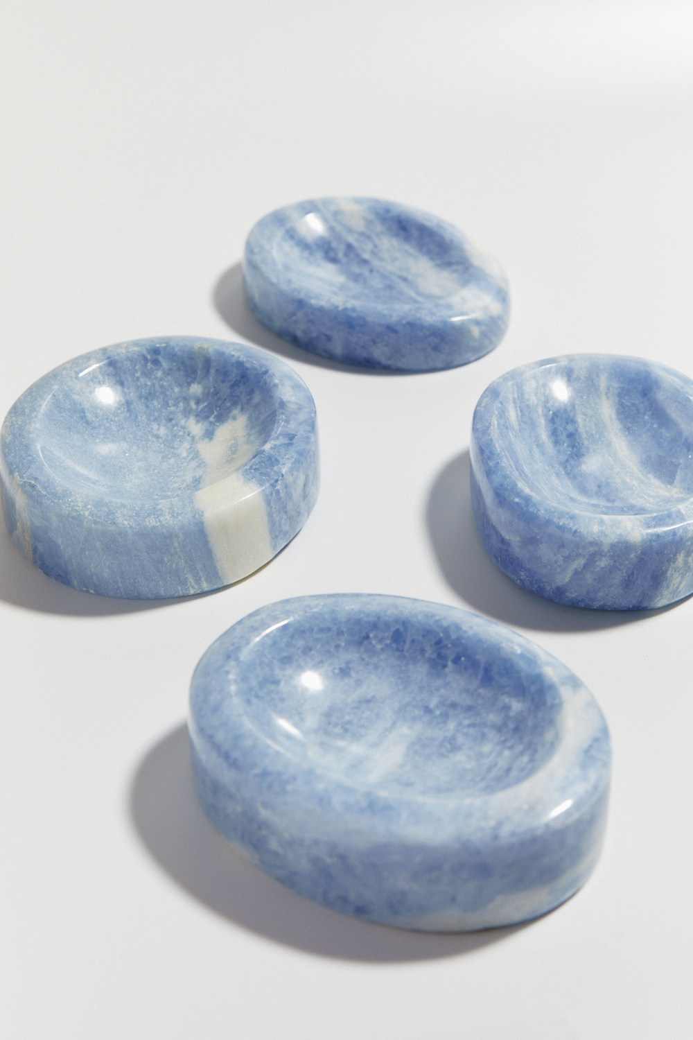 Тарелочка из голубого кальцита