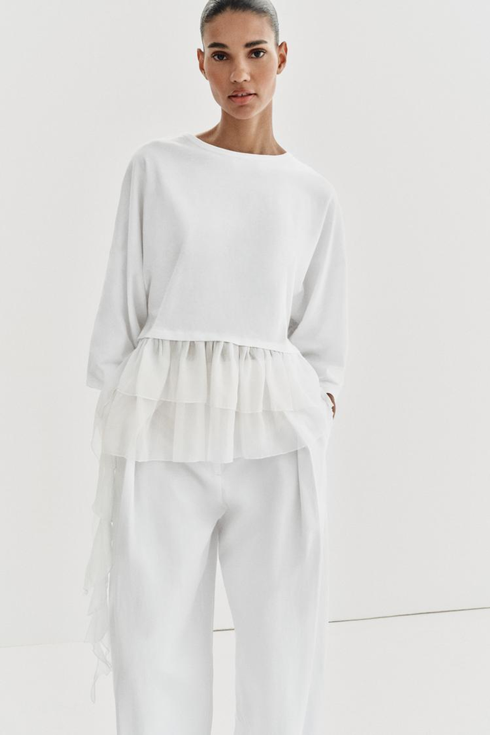 ZARA ФУТБОЛКА С ВОЛАНАМИ, БЕЛЫЙ