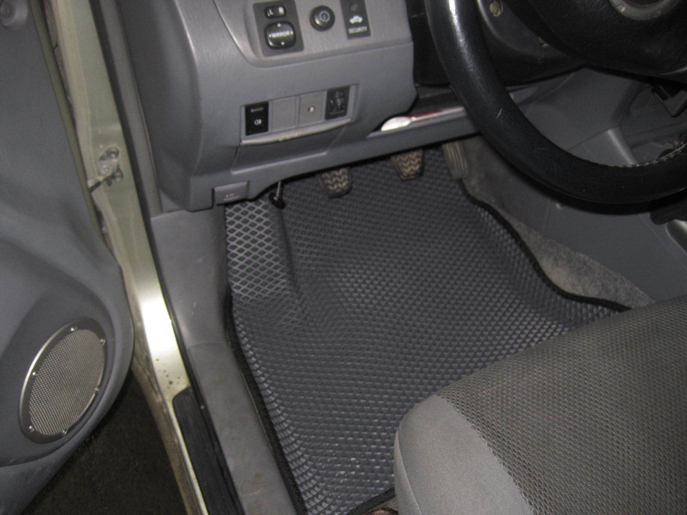 Автоковрики для Toyota RAV 4, II-поколение, 5- дверей (2000-2005)