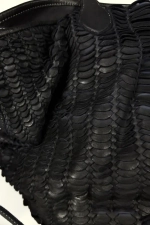 Женская большая плетеная сумка черного цвета