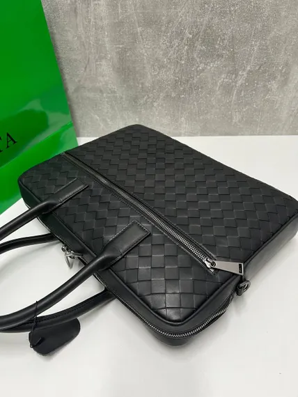 Кожаный портфель Bottega Veneta Intrecciato 37 с плечевым ремнем