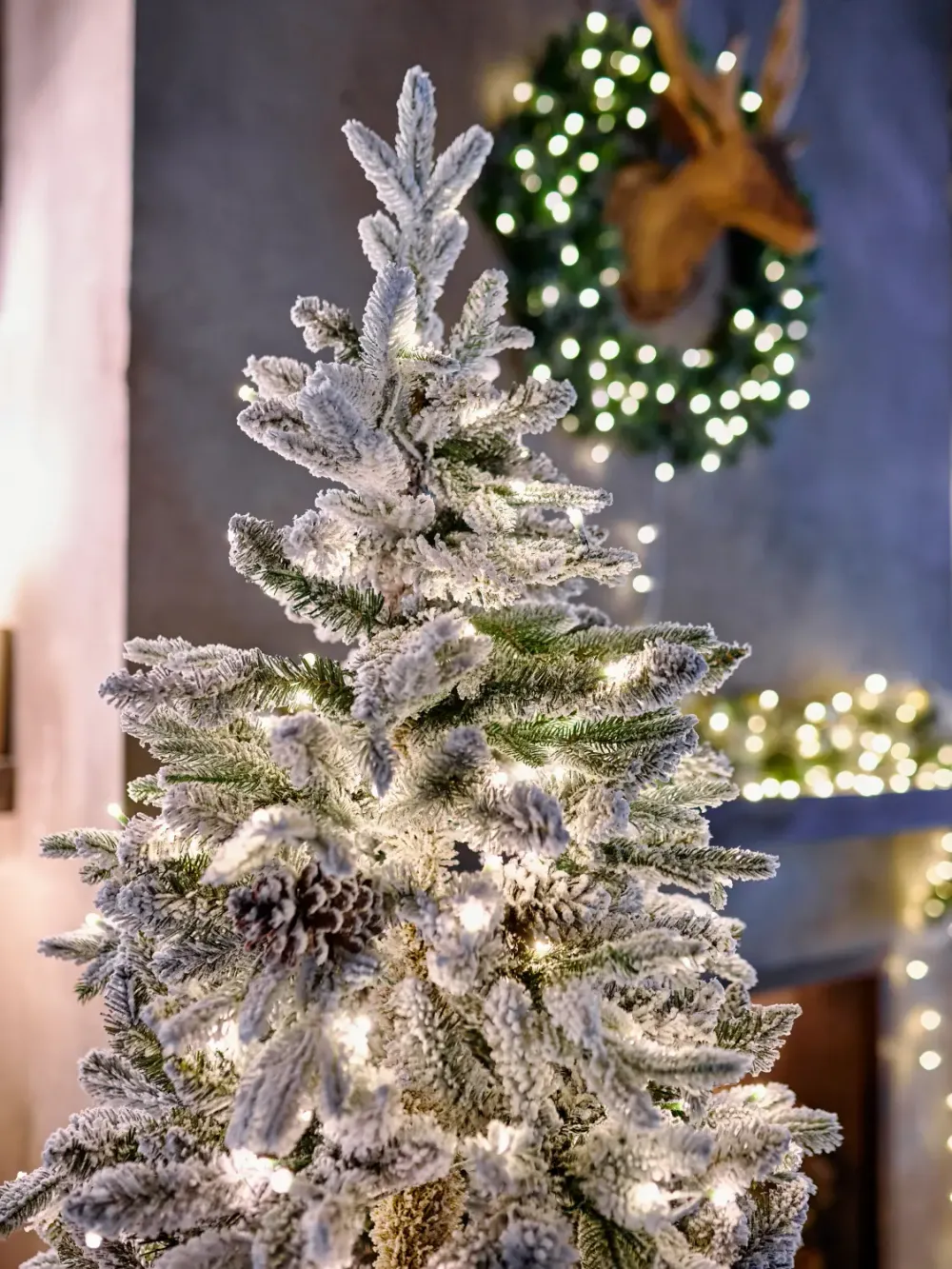 Заснеженная елка с гирляндой встроенной «Saint Paul» (Литая+пвх) 3 м