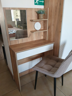 Стол туалетный с зеркалом «Байкал» Белый